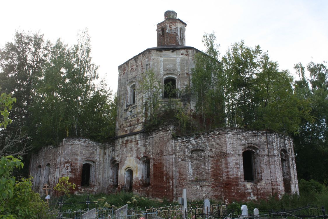 Церковь Троицы Живоначальной, Лапушка (Пошехонский район, Ярославская область). фасады