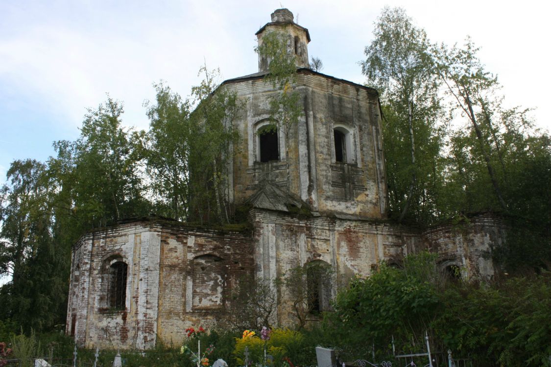 Церковь Троицы Живоначальной, Лапушка (Пошехонский район, Ярославская область). фасады
