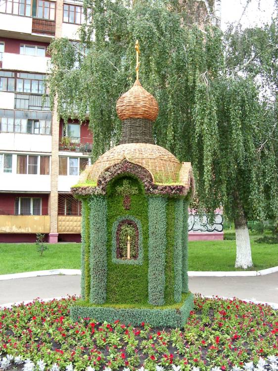 Церковь Преображения Господня, Орёл (Орёл, город, Орловская область). архитектурные детали, Часовня из цветов