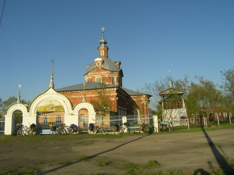 Верхнее Талызино. Церковь Александра Невского. общий вид в ландшафте