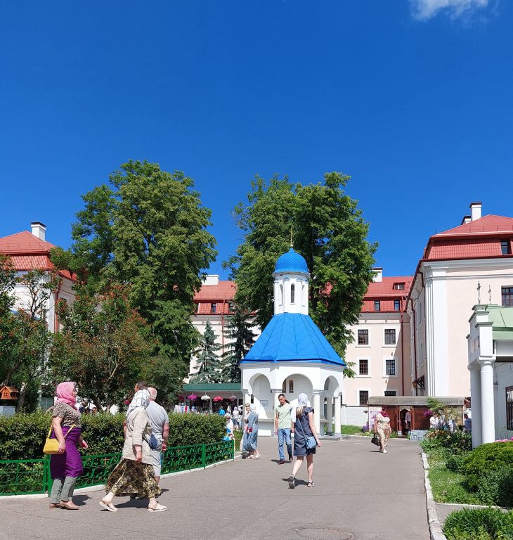 Жировичи. Успенский мужской монастырь. Неизвестная водосвятная часовня. фасады