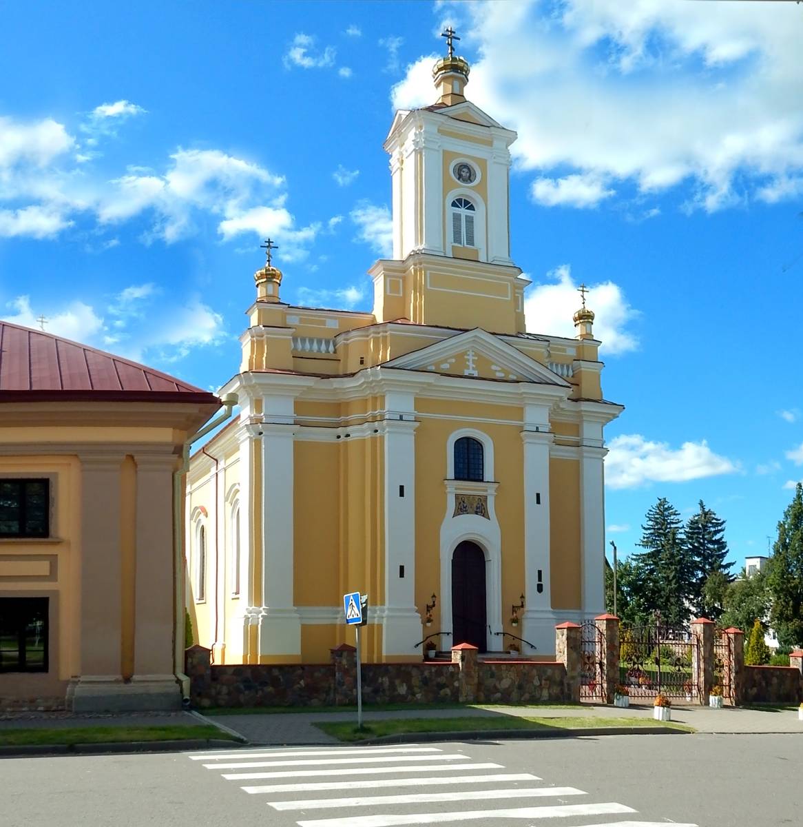 Церковь Петра и Павла, Ружаны (Пружанский район, Беларусь, Брестская область). общий вид в ландшафте