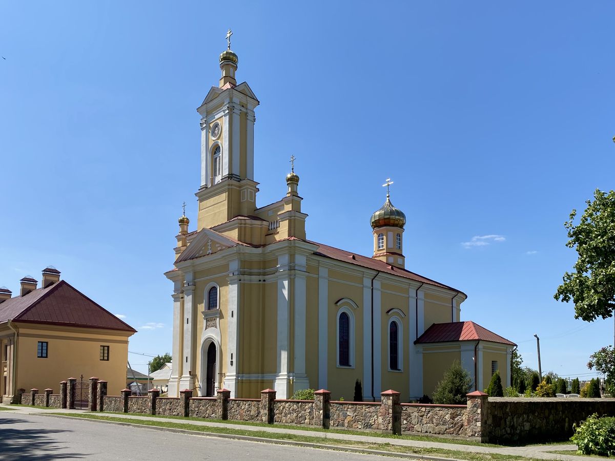 Вид с северо-востока, фасады. Церковь Петра и Павла, Ружаны (Пружанский район, Беларусь, Брестская область)