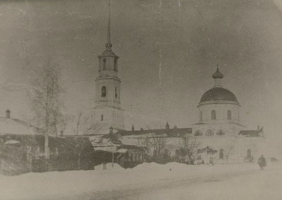 Церковь Казанской иконы Божией Матери, Солотча (Рязань, город, Рязанская область). архивная фотография, Единственная фотография, сохранившаяся до наших дней. На фото - Казанский храм в с. Солотча. Приблизительная датировка: 1910-1918 гг. Из собрания церковного исторического архива.