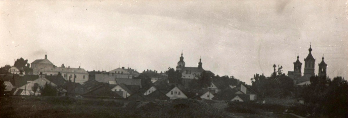 Собор Бориса и Глеба, Новогрудок (Новогрудский район, Беларусь, Гродненская область). архивная фотография, Панорама города. Церковь справа. Частная коллекция. Фото 1930-х годов