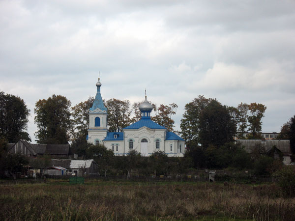 Церковь Георгия Победоносца, Гольшаны (Ошмянский район, Беларусь, Гродненская область). общий вид в ландшафте