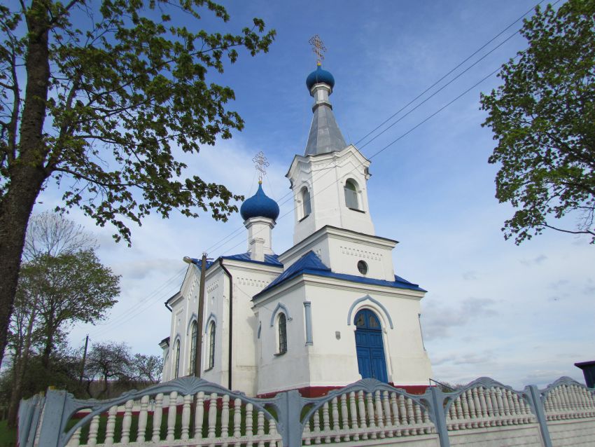 Прозороки. Церковь Петра и Павла. фасады