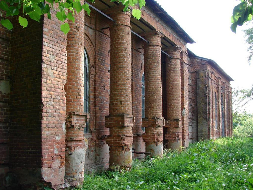 Церковь Николая Чудотворца, Хотимль-Кузьменково (Хотынецкий район, Орловская область). архитектурные детали, Фрагмент южного фасада