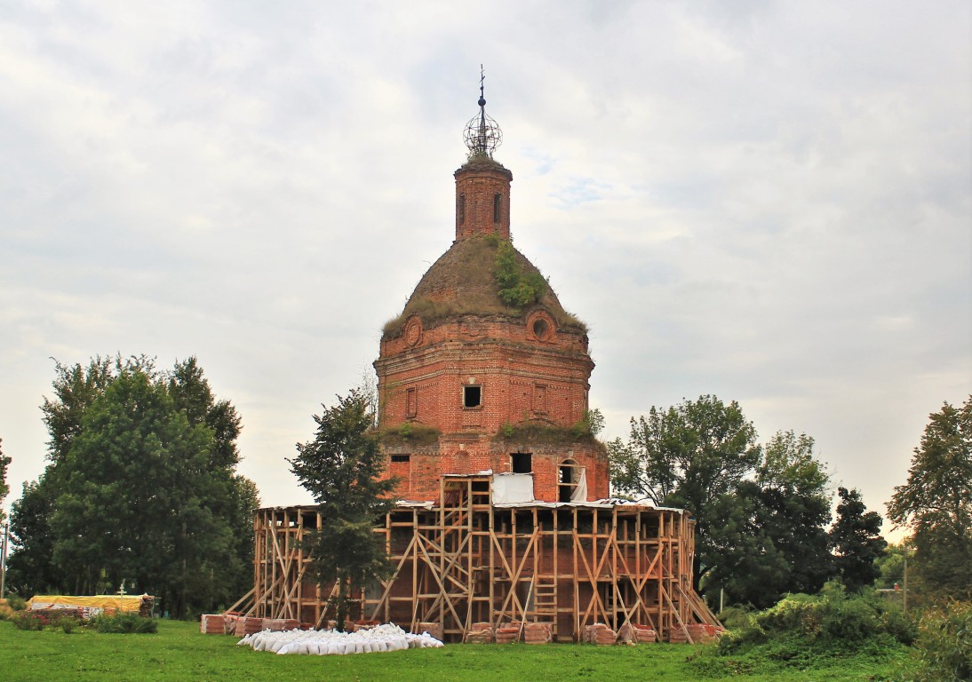 Церковь Вознесения Господня (старая), Вознесенье (Тарусский район, Калужская область). документальные фотографии, В процессе реставрации