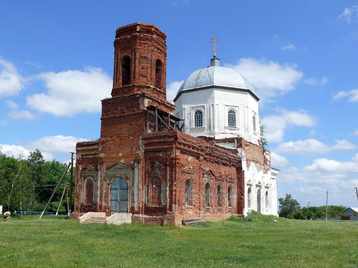 Церковь Успения Пресвятой Богородицы, Дегтярное (Каменский район, Воронежская область). общий вид в ландшафте