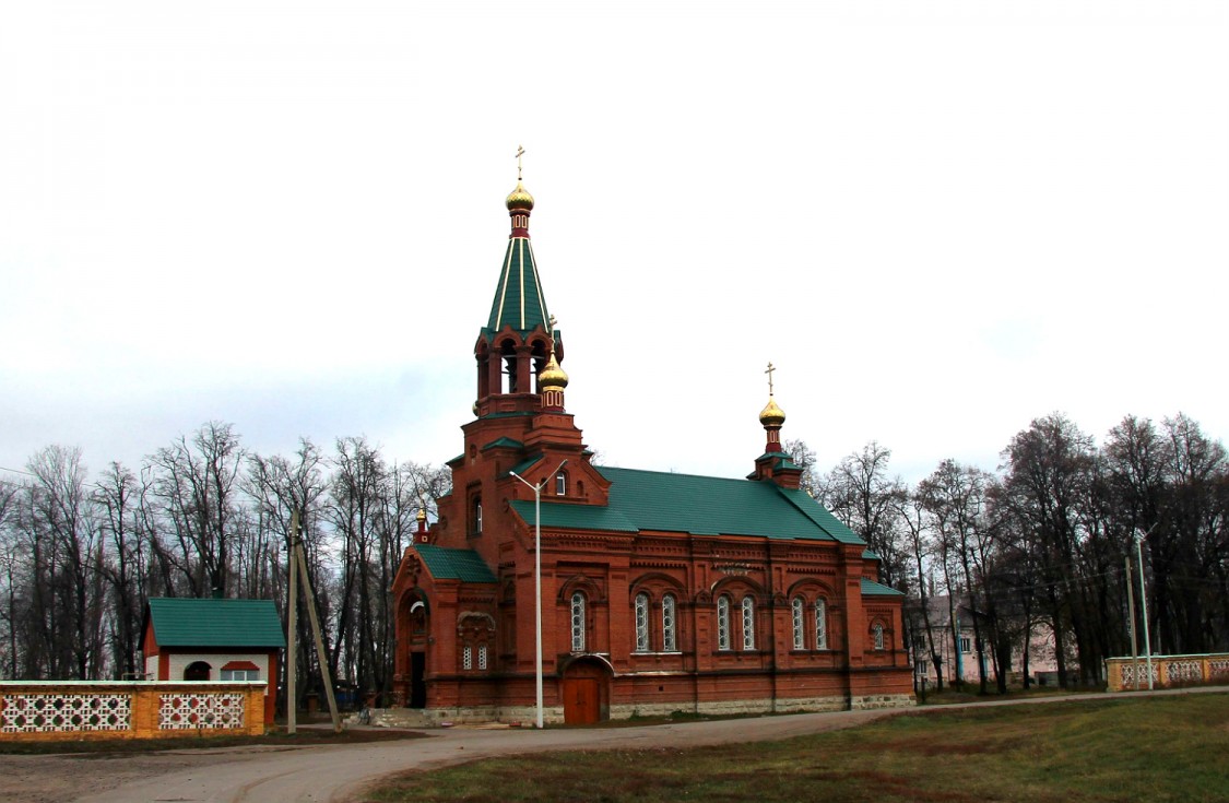 Церковь Митрофана Воронежского, Хреновое (Бобровский район, Воронежская область). общий вид в ландшафте