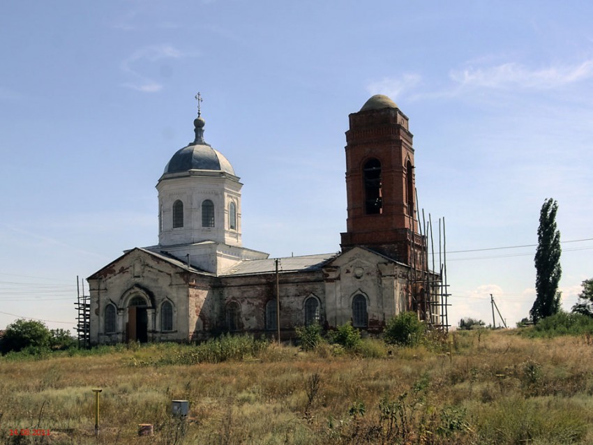 Петровка. Церковь Александра Невского. общий вид в ландшафте