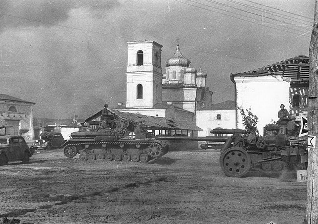 Репьёвка. Церковь Петра и Павла. архивная фотография, Архивное фото военных лет