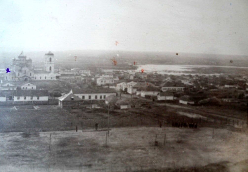 Репьёвка. Церковь Петра и Павла. архивная фотография, Храм в панораме села, архивное фото