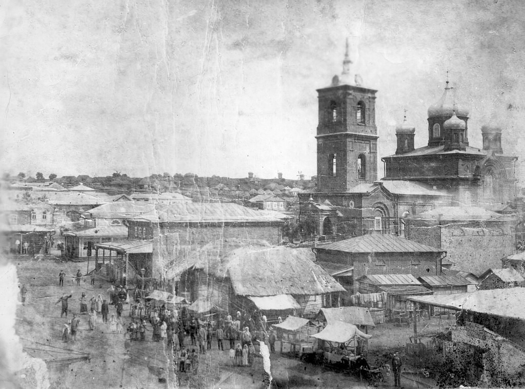 Церковь Петра и Павла, Репьёвка (Репьёвский район, Воронежская область). архивная фотография, Старинное фото, дата съёмки неизвестна. Возможно, одно из первых фото храма - церковь ещё не оштукатурена.