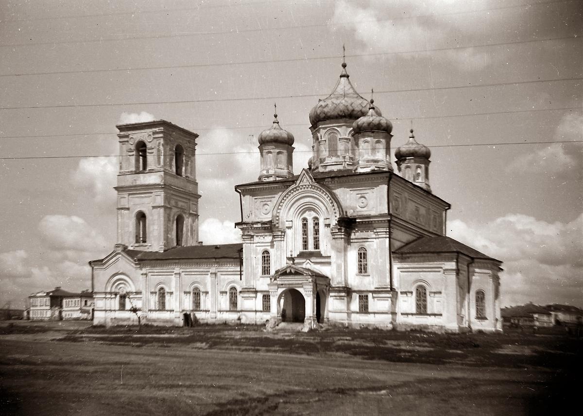 Вид с юго-востока. Фото 1942 г. с аукциона e-bay.de, архивная фотография. Церковь Петра и Павла, Репьёвка (Репьёвский район, Воронежская область)