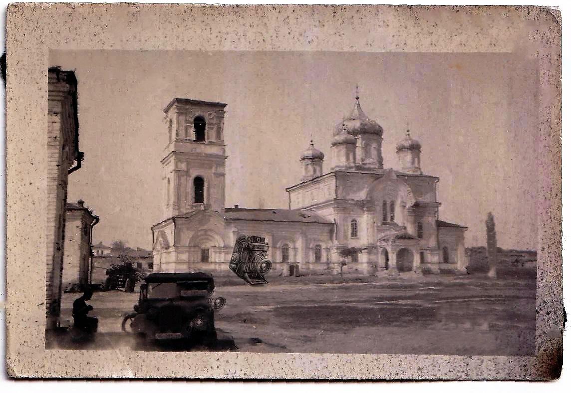 Южный фасад. Фото 1942 г. с аукциона e-bay.de, архивная фотография. Церковь Петра и Павла, Репьёвка (Репьёвский район, Воронежская область)