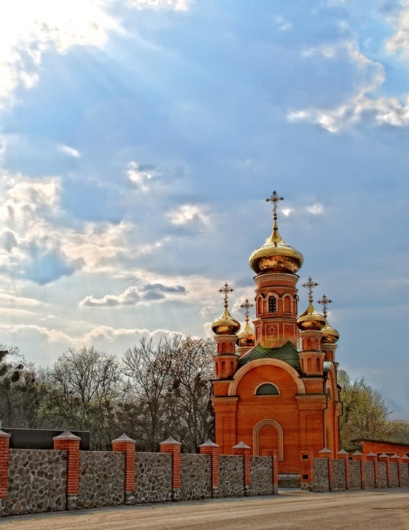 Покровская Голосеевская пустынь. Часовня Николая Чудотворца, Голосеев (Голосеевский район, Украина, г. Киев). общий вид в ландшафте