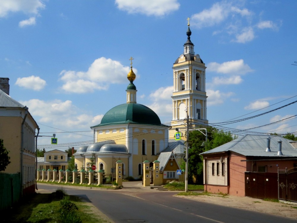 Коломна. Церковь Троицы Живоначальной на Репне. общий вид в ландшафте