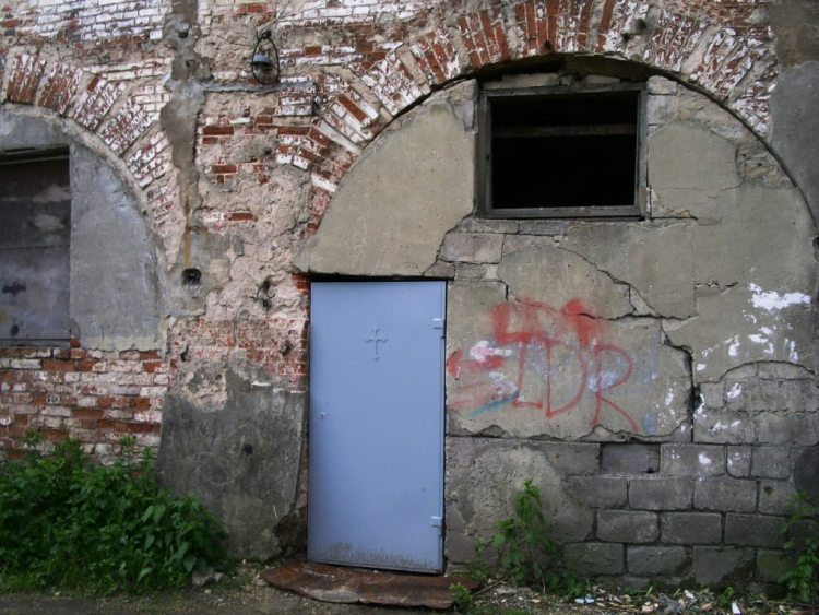 Церковь Воскресения Христова, Серпухов (Серпуховский городской округ и гг. Протвино, Пущино, Московская область). архитектурные детали, фрагмент северного фасада