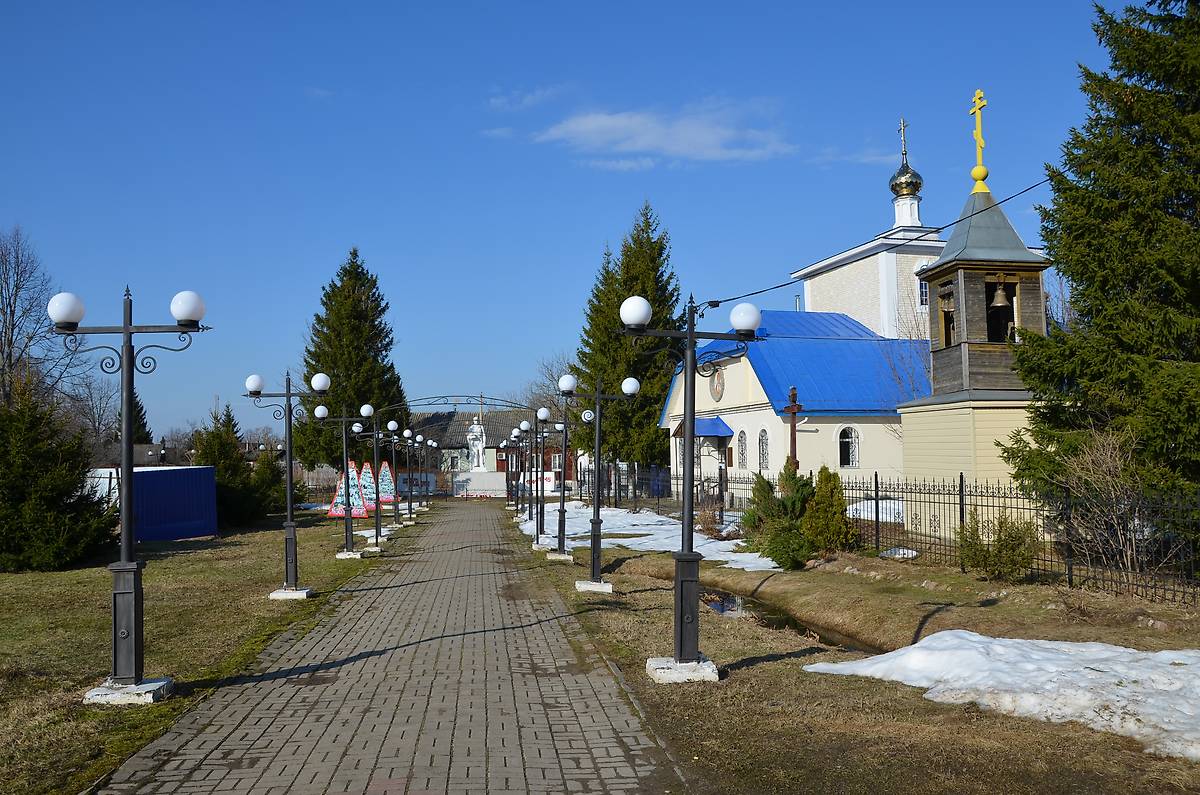 Общий вид, общий вид в ландшафте. Церковь иконы Божией Матери "Всех скорбящих Радость", Мятлево (Износковский район, Калужская область)
