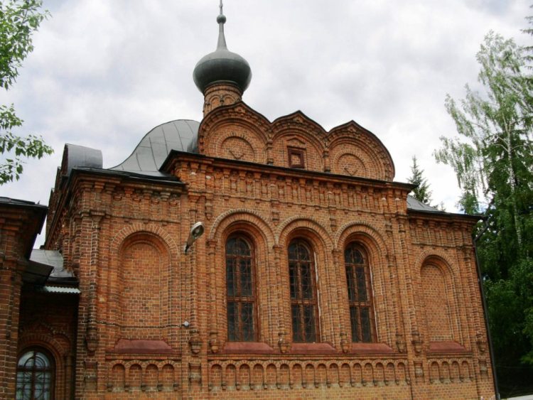 Старообрядческая моленная Покрова Пресвятой Богородицы в Заборье, Серпухов (Серпуховский городской округ и гг. Протвино, Пущино, Московская область). архитектурные детали, вид с юга на основной объем