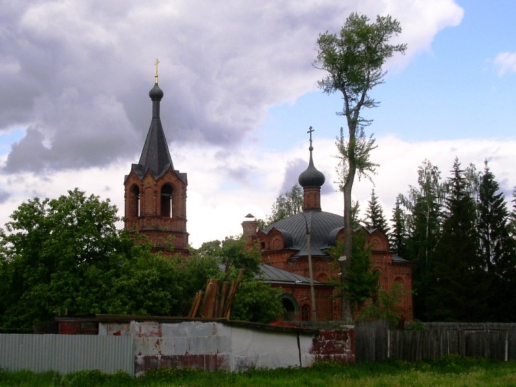 Старообрядческая моленная Покрова Пресвятой Богородицы в Заборье, Серпухов (Серпуховский городской округ и гг. Протвино, Пущино, Московская область). общий вид в ландшафте, вид с юго-запада