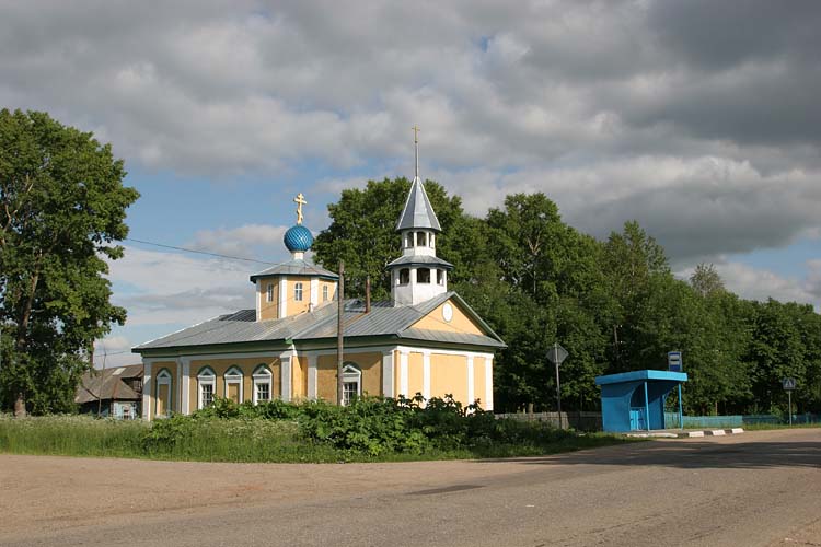 Церковь Андрея Первозванного, Лазарцево (Ростовский район, Ярославская область). общий вид в ландшафте