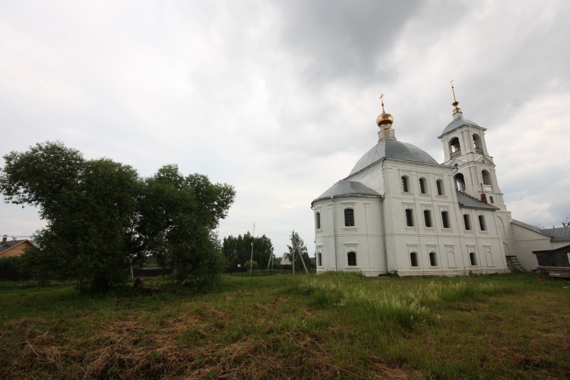 Купань. Церковь Иоанна Богослова. фасады