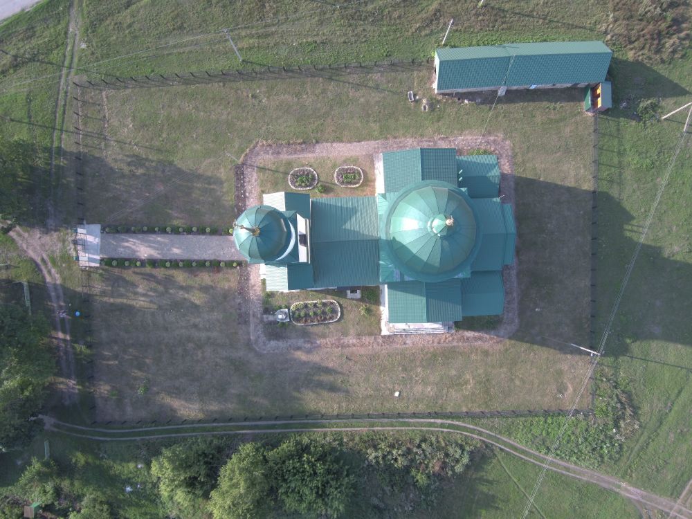 Свишни. Церковь Богоявления Господня. общий вид в ландшафте, Съемка храма в с.Свишни с дрона