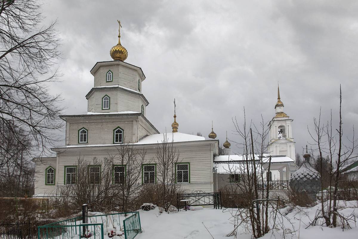 общий вид в ландшафте. Макариево-Писемский Спасо-Преображенский женский монастырь. Церковь Макария Писемского, Макарий-на-Письме (Буйский район, Костромская область)