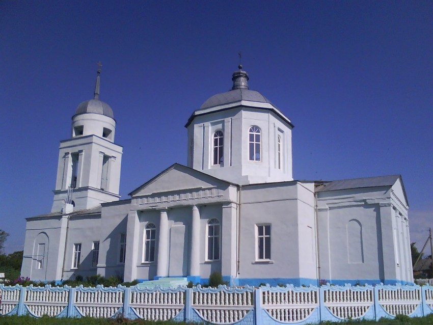Церковь Покрова Пресвятой Богородицы, Верхний Ломовец (Долгоруковский район, Липецкая область). общий вид в ландшафте, Вид на южную стену