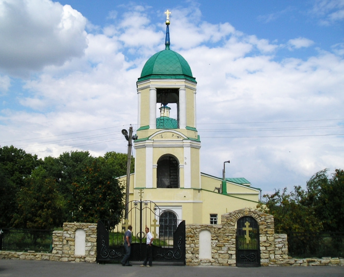 Церковь Успения Пресвятой Богородицы, Дубовец (Долгоруковский район, Липецкая область). общий вид в ландшафте
