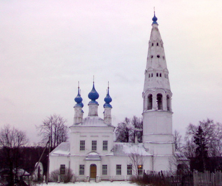 Церковь Михаила Архангела, Михайловское (Фурмановский район, Ивановская область). фасады, Храм Архангела Михаила в день Рождества Христова 2009 г.