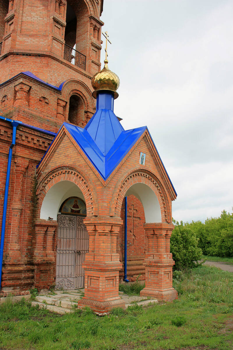 Церковь Покрова Пресвятой Богородицы, Бирюченское (Каширский район, Воронежская область). архитектурные детали, Паперть