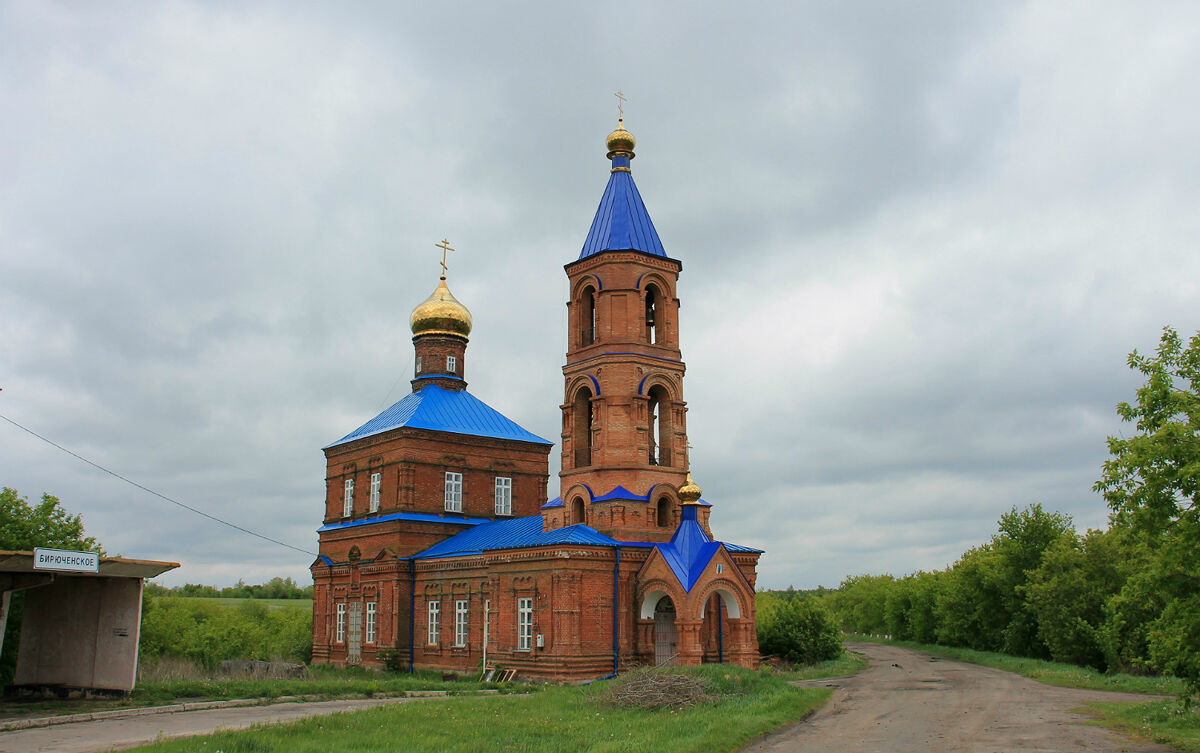 Церковь Покрова Пресвятой Богородицы, Бирюченское (Каширский район, Воронежская область). фасады, Общий вид с восстановленой колокольней