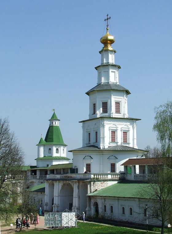 Воскресенский Новоиерусалимский монастырь. Надвратная церковь Входа Господня в Иерусалим, Истра (Истринский городской округ и ЗАТО Восход, Московская область). фасады