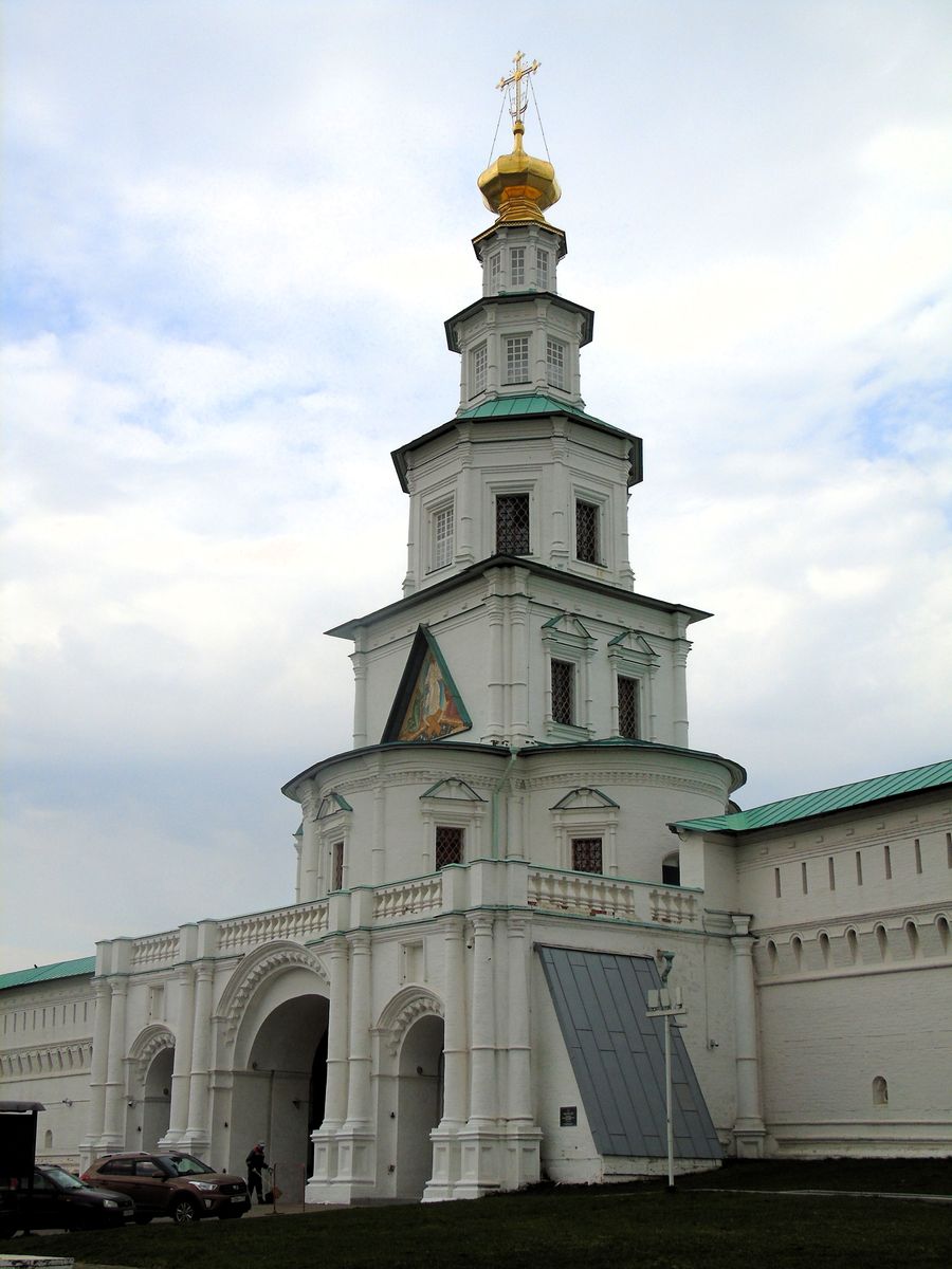 Воскресенский Новоиерусалимский монастырь. Надвратная церковь Входа Господня в Иерусалим, Истра (Истринский городской округ и ЗАТО Восход, Московская область). фасады