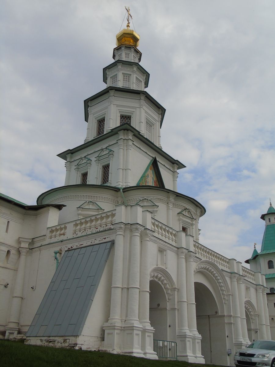 Воскресенский Новоиерусалимский монастырь. Надвратная церковь Входа Господня в Иерусалим, Истра (Истринский городской округ и ЗАТО Восход, Московская область). фасады