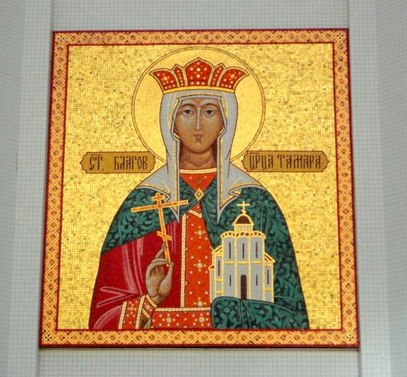 Часовня Владимирской иконы Божией Матери, Новосибирск (Новосибирск, город, Новосибирская область). архитектурные детали, Мозаичное панно на восточном фасаде часовни - святая благоверная царица Тамары