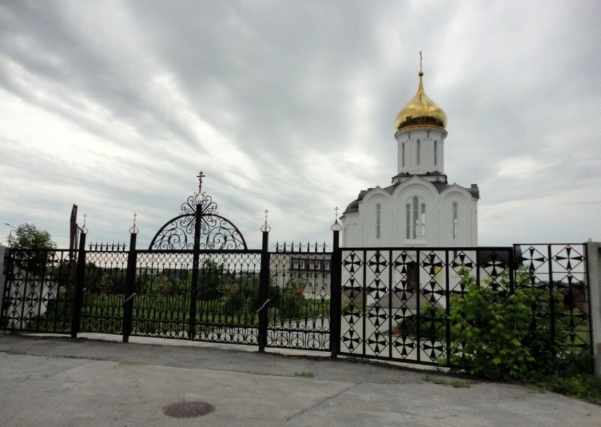 Новосибирск. Монастырь Новомучеников и исповедников Церкви Русской. дополнительная информация, Северные главные ворота.