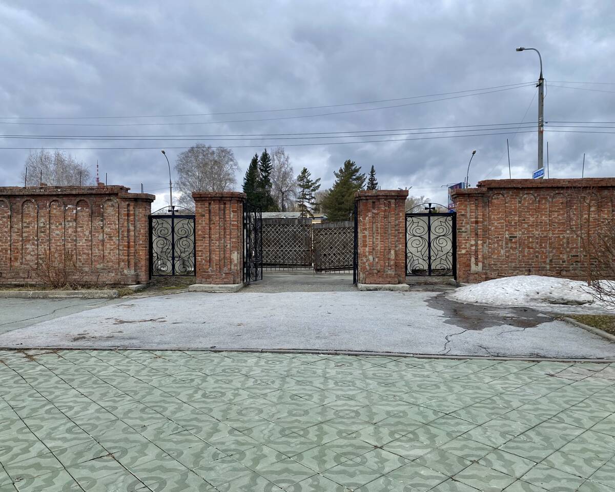 Монастырь Новомучеников и исповедников Церкви Русской, Новосибирск (Новосибирск, город, Новосибирская область). дополнительная информация, Северо-западные ворота в строящейся ограде