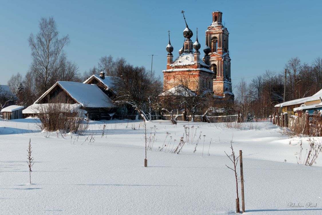 Покровское-на-Могзе. Церковь Покрова Пресвятой Богородицы. общий вид в ландшафте