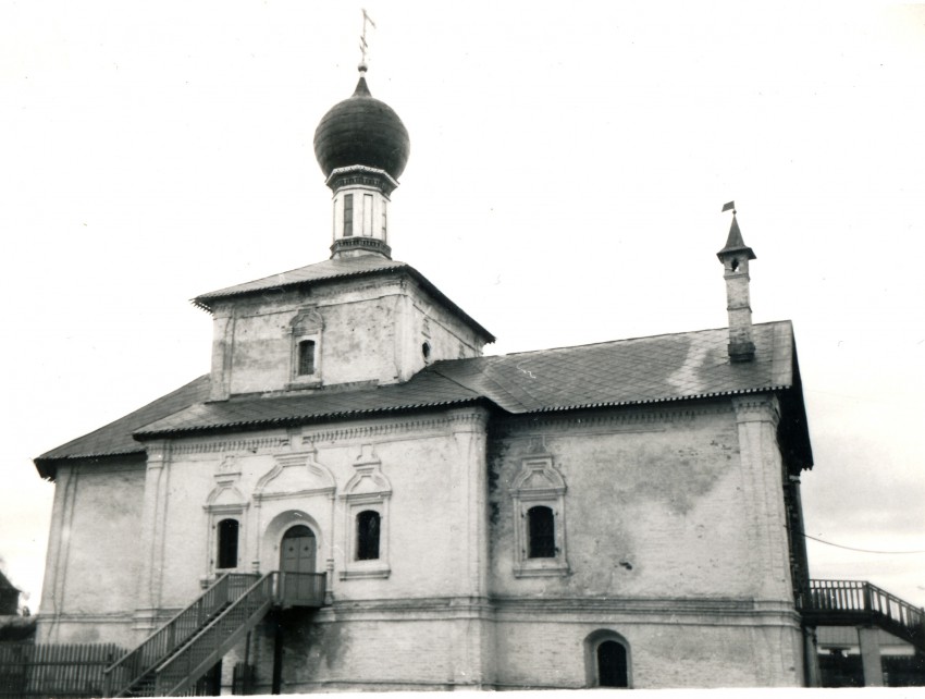 Коломна. Церковь Троицы Живоначальной Ново-Голутвина монастыря. фасады
