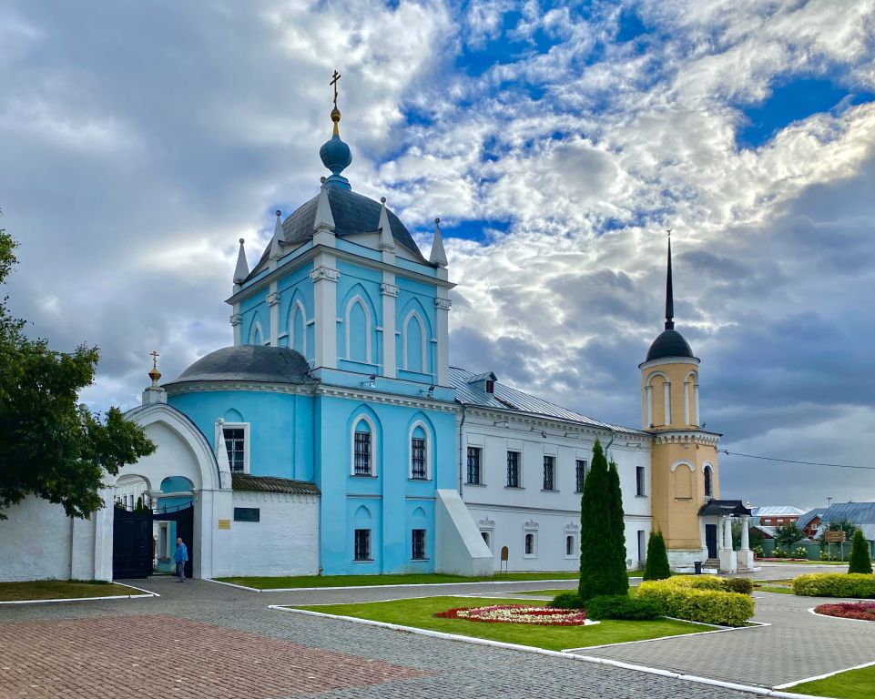 Коломна. Ново-Голутвин Троицкий монастырь. Церковь Покрова Пресвятой Богородицы. фасады, Вид с СВ