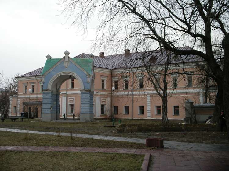 Церковь Николая Чудотворца (Николы Набережного), Подол (Подольский район, Украина, г. Киев). архитектурные детали, Колодец