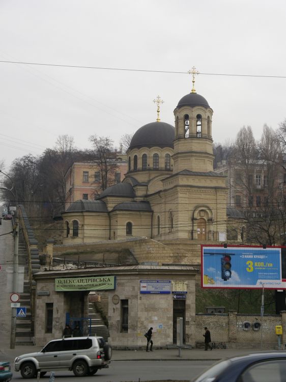 Церковь Михаила митрополита Киевского, Клов (Печерский район, Украина, г. Киев). общий вид в ландшафте