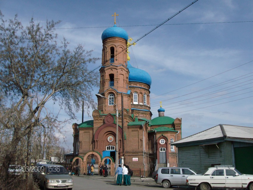 Барнаул. Кафедральный собор Покрова Пресвятой Богородицы. общий вид в ландшафте