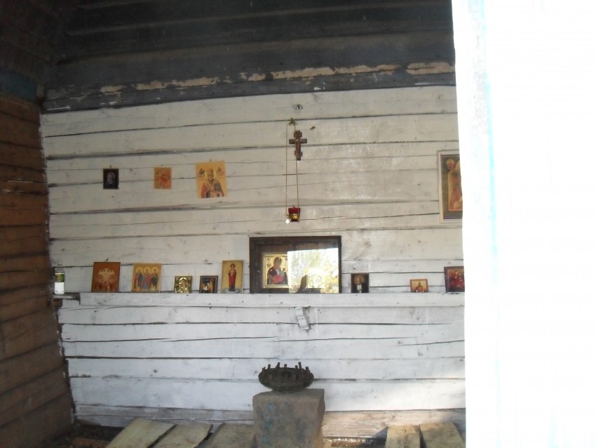 Неизвестная часовня, Софиевка (Солецкий район, Новгородская область). интерьер и убранство, Алтарь