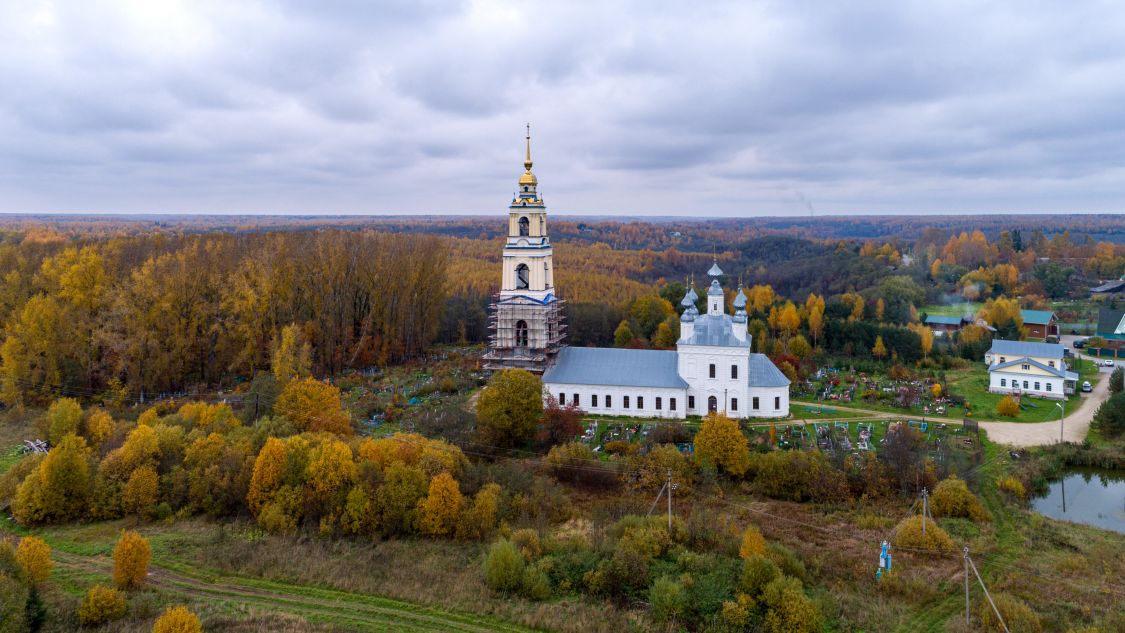 Церковь Покрова Пресвятой Богородицы, Покровское-на-Сити (Брейтовский район, Ярославская область). общий вид в ландшафте